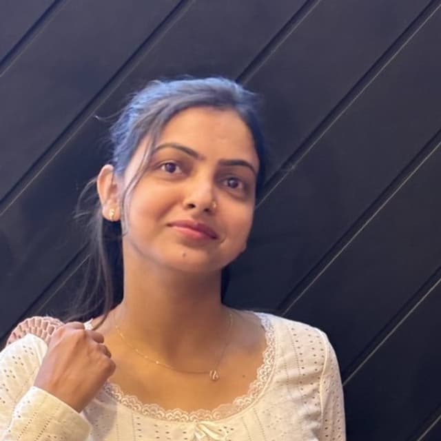 Lucky Maddhesiya, Front-End Developer at NNT Software